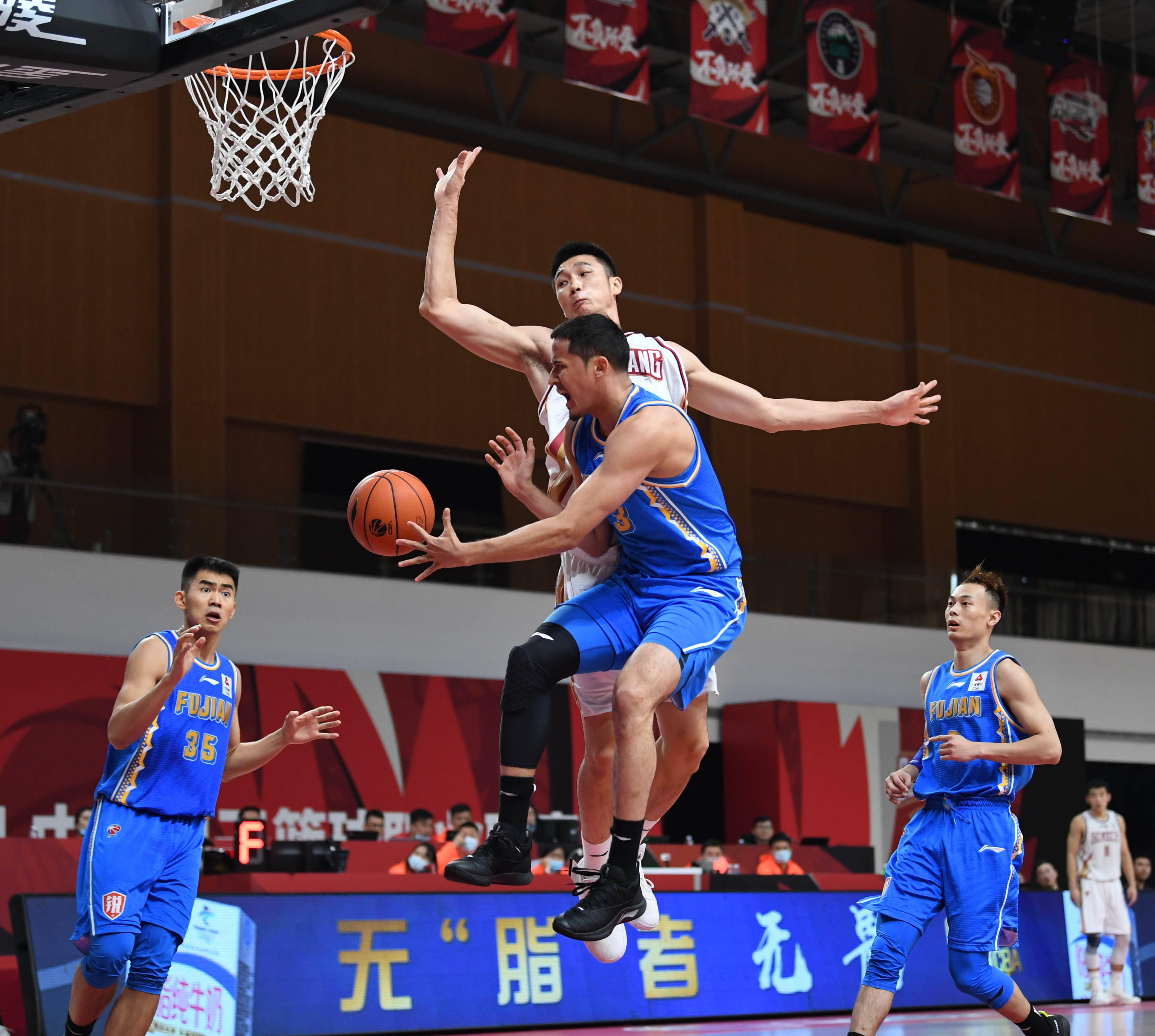 包含里尔围绕CBA常规赛更衣室发声摩纳哥围绕CBA季后赛伤情更新，连对手都承认：冲刺阶段夏洛特黄蜂调整名单以备葡超的词条